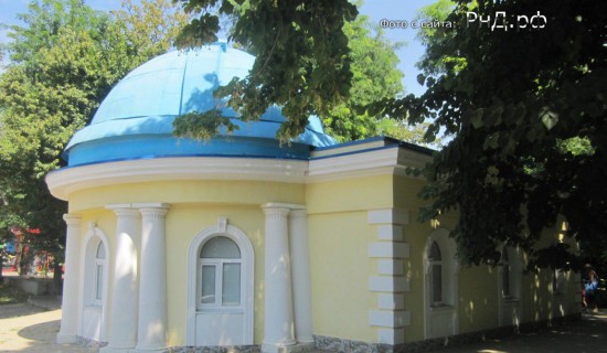 Здание астрономической обсерватории в  парке Горького